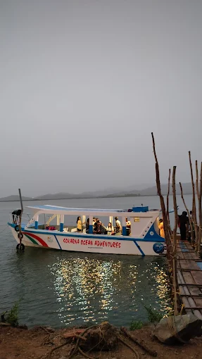 The boat waiting beside the wooden jetty at the boarding point